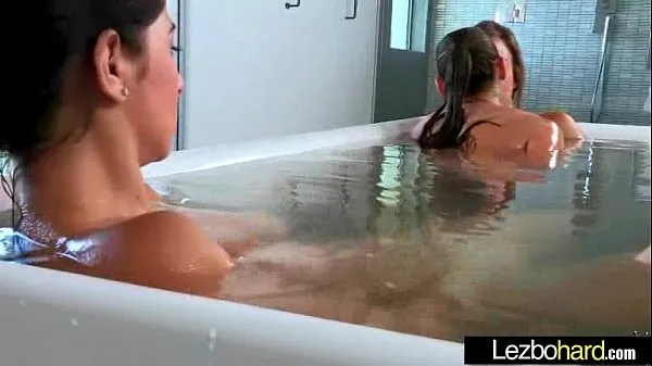 Assista Lesbos adoráveis e fofas se divertem na câmera vid-21 Power Tube