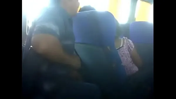 Assista mulher tateando seu bigode no ônibus. 3 GP Power Tube