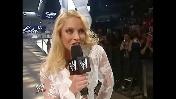 Assista Trish Stratus saindo em lingerie branca Power Tube