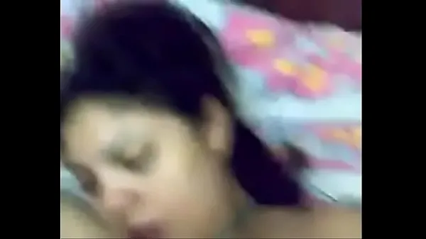 Mira India desi babe gemir mientras follada escuchado por novio power tube