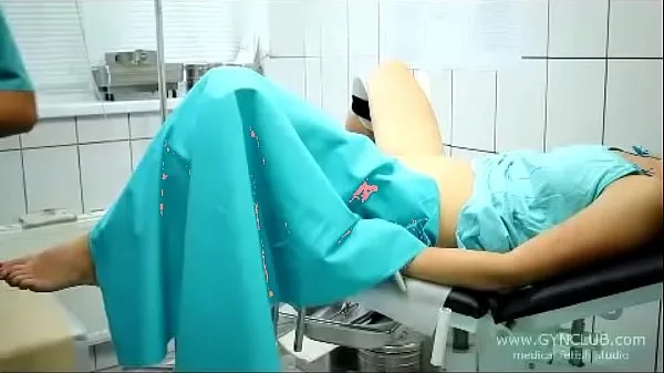 Bekijk beautiful girl on a gynecological chair (33 Power Tube