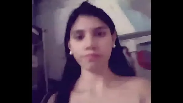 شاهد Hot bitch wants comments to upload more videos أنبوب الطاقة