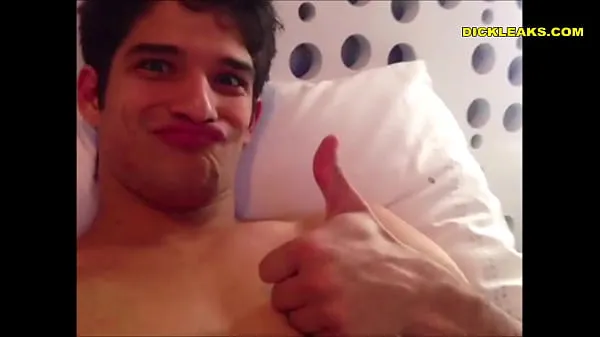 Regarder Fuite: Tyler Posey branlant sa grosse bitePower Tube