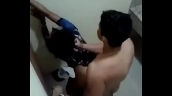 Assista Sexo de casal em banheiro público Power Tube