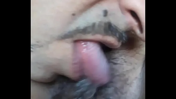 Mira Deliciosamente chupando el coño de mi esposa power tube