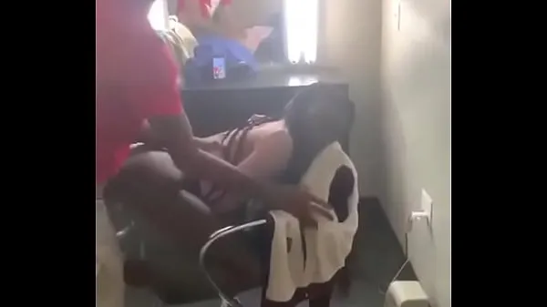 Sledujte Young horny Caribbean teen taking back shot in barber chair power Tube