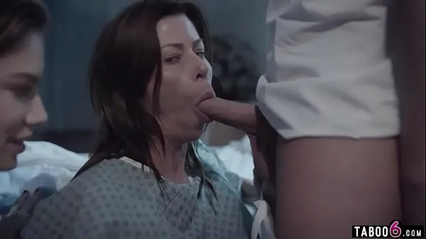 Sledujte Huge boobs troubled MILF in a 3some with hospital staff power Tube