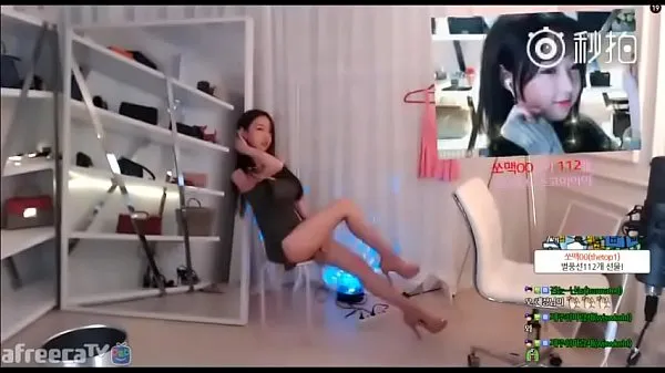 Obejrzyj Asian Girl Dancinglampę energetyczną