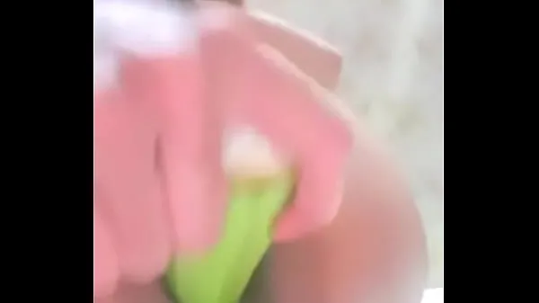 Mira Mariquita virgen aceitosa follando su gran culo blanco mientras gime como una puta power tube