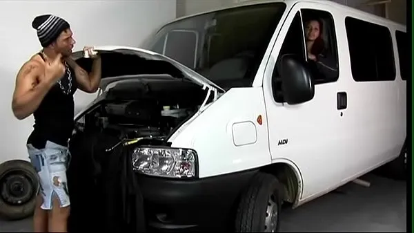 شاهد Muscular car mechanic dates in his workshop with juicy swarthy-faced hottie Mary Sanches with big natural tits and hairy pussy أنبوب الطاقة