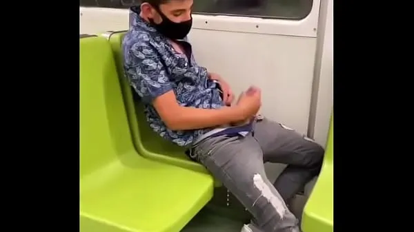 Güç Tüpü Máscarado batendo punheta no metro izleyin