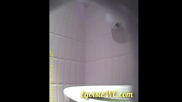 Guarda La telecamera nel bagno delle donne ha filmato in primo piano le belle vagine delle ragazzepower Tube