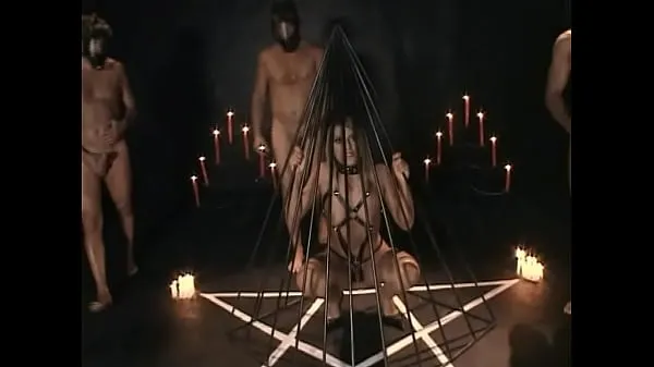 Παρακολουθήστε το Girl in the cage fucks two guys power Tube