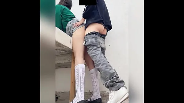 Regarder Une écolière mexicaine se fait enculer, elle prend de la salive et ça fait mal au début ! Étudiants mexicains faisant du sexe anal à l'école ! Sexe amateur en publicPower Tube