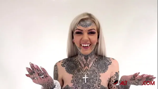 Watch Tattooed Amber Luke rides the tremor for the first time power Tube