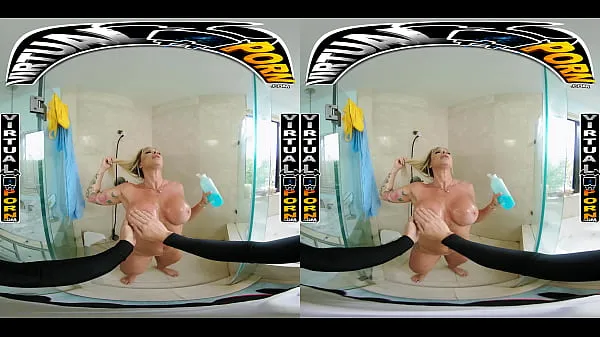 观看 Busty Blonde MILF Robbin Banx Seduces Step Son In Shower power Tube