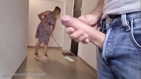 Watch RISKY !!! I FLASH MY COCK IN FRONT OF THE CLEANER GIRL AND SHE WAS NOT AFRAID power Tube