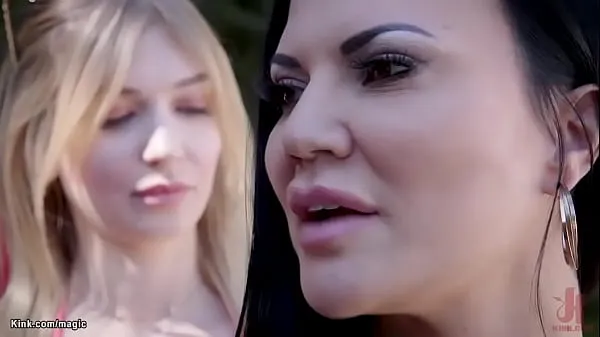 Guarda Terribile matrigna con tette enormi Jasmine Jae insegna alla figliastra bionda Mackenzie Moss e scopa anale con il marito Ramon Nomar in schiavitùpower Tube