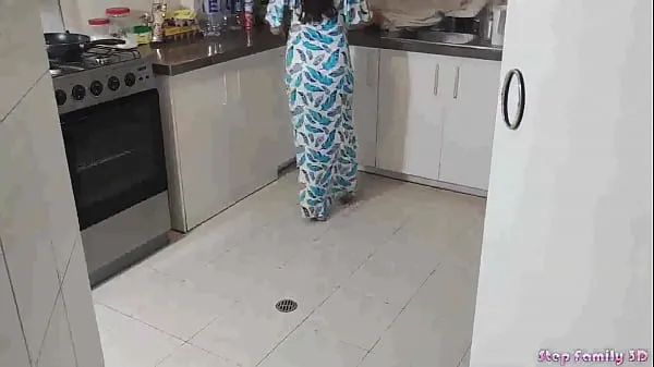 Mira Hijastra Caliente se deja Follar con su Padrastro en la Cocina cuando su mama No Esta en casa power tube