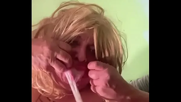 Bekijk Sissy swallowing cum Power Tube