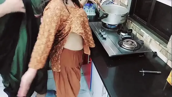 Katso Pakistani XXX House Wife,s Both Holes Fucked In Kitchen With Clear Hindi Audio Power Tube