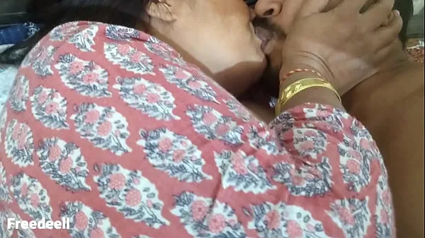 Mira Mi Bhabhi real me enseña cómo tener sexo sin mi permiso. Vídeo hindi completo power tube