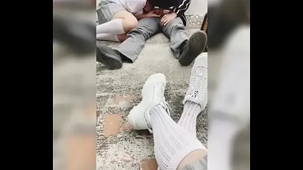 Regarder MEILLEURS AMIS Des étudiants salopes de l'école technique ont enregistré en train de sucer la bite d'un mec et de baiser à l'école! Écolière mexicaine amateur baise en public, étudiantPower Tube