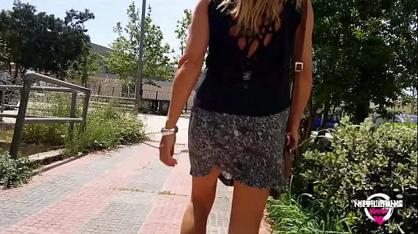 Assista nippleringlover milf com tesão sem calcinha exibindo buceta furada em rua pública e supermercado Power Tube