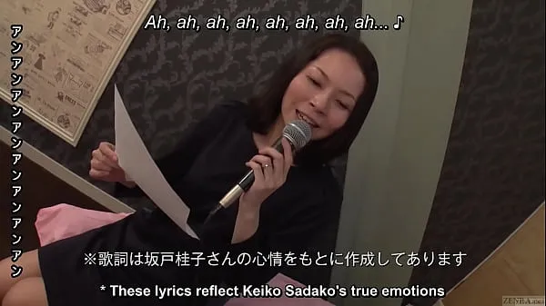 Mira Esposa japonesa madura canta karaoke travieso y tiene sexo power tube