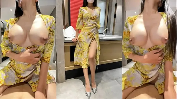 The "domestic" goddess in yellow shirt, in order to find excitement, goes out to have sex with her boyfriend behind her back! Watch the beginning of the latest video and you can ask her out पावर ट्यूब देखें