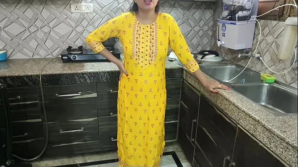 Titta på Desi bhabhi was washing dishes in kitchen then her brother in law came and said bhabhi aapka chut chahiye kya dogi hindi audio power Tube