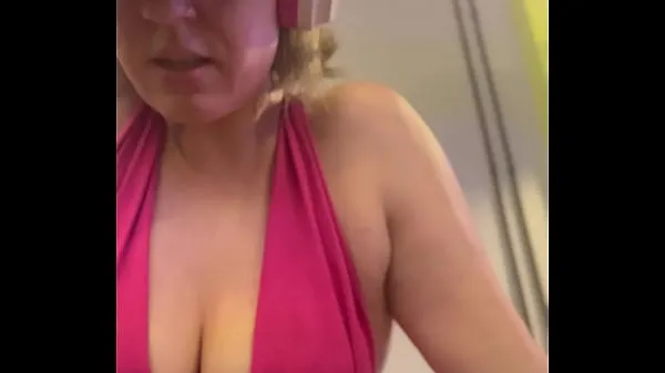 Se Wow, my training at the gym left me very sweaty and even my pussy leaked, I was embarrassed because I was so horny power Tube